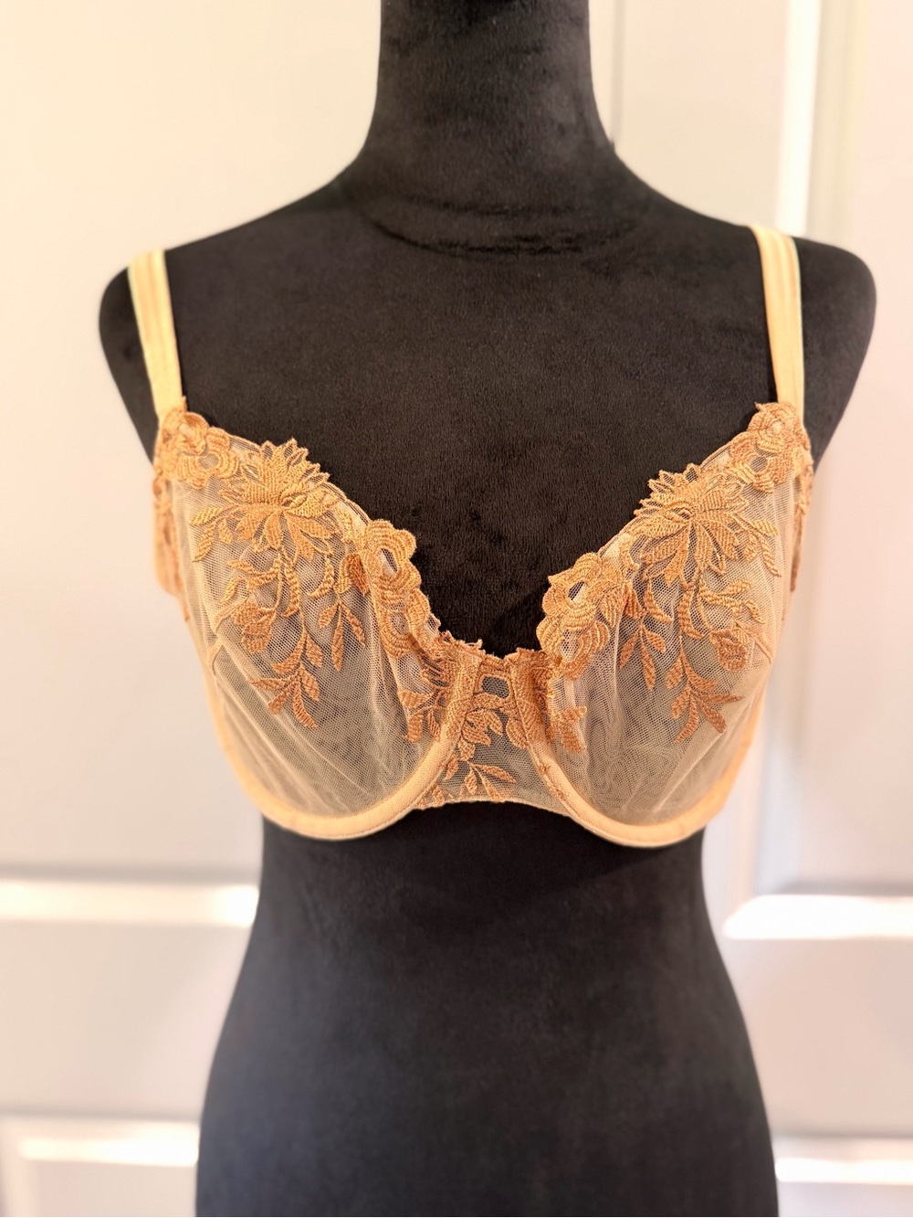 La Perla Delicate Silk Floral Lace Underwire Bra - Beige/Nude 34E NWT